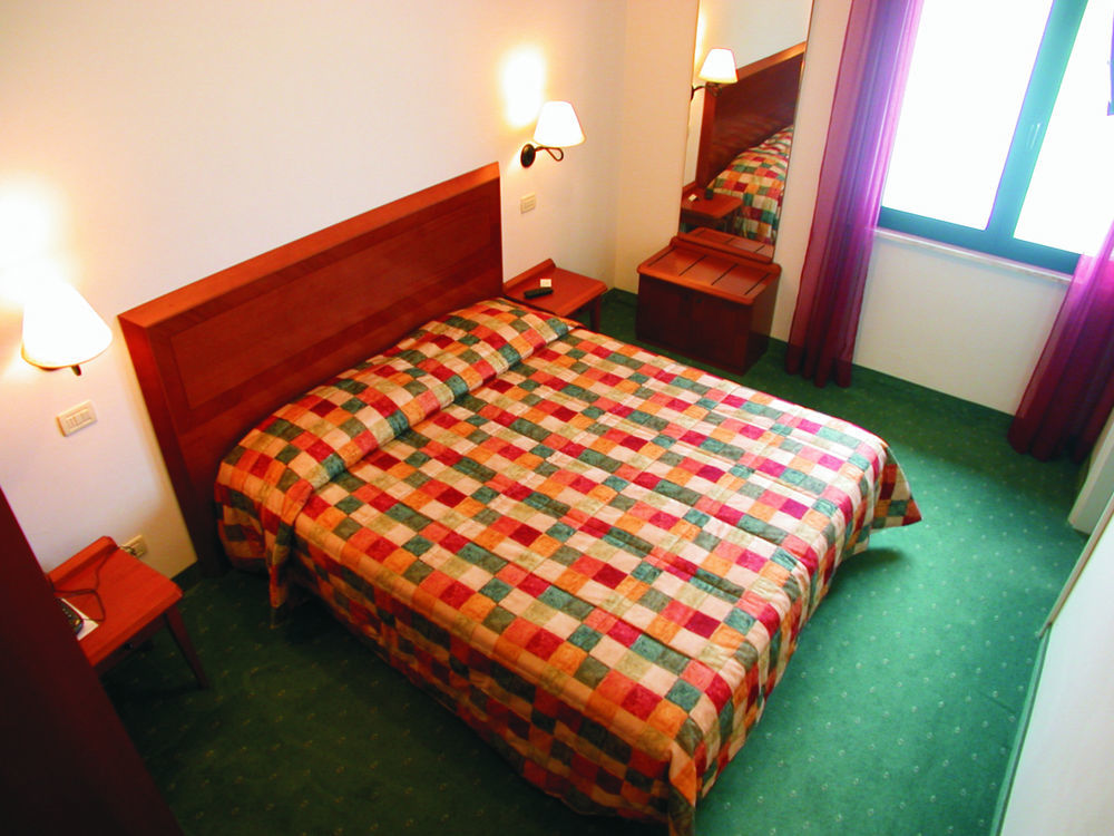Hotel Brigantino Non Dista Porto Recanati Exterior photo